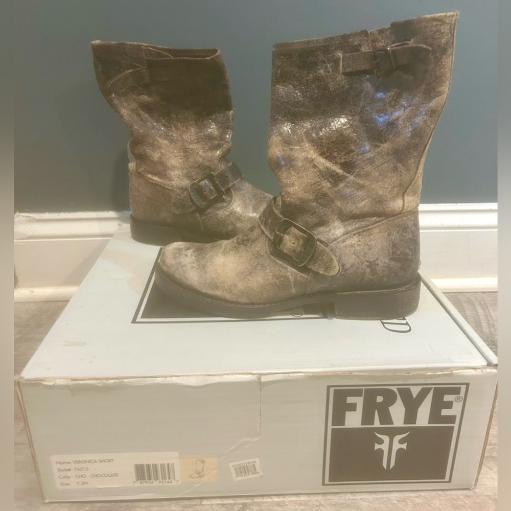 FRYE Veronica Short Chocolate Leather Boots